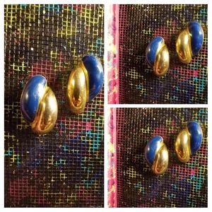 Pair post gold tone earrings